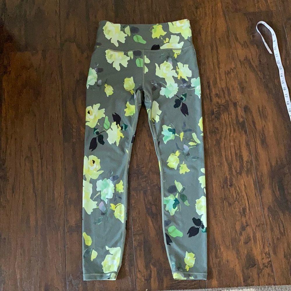 ATHLETA Elation flower Printed leggings size S 7/8 tight EUC